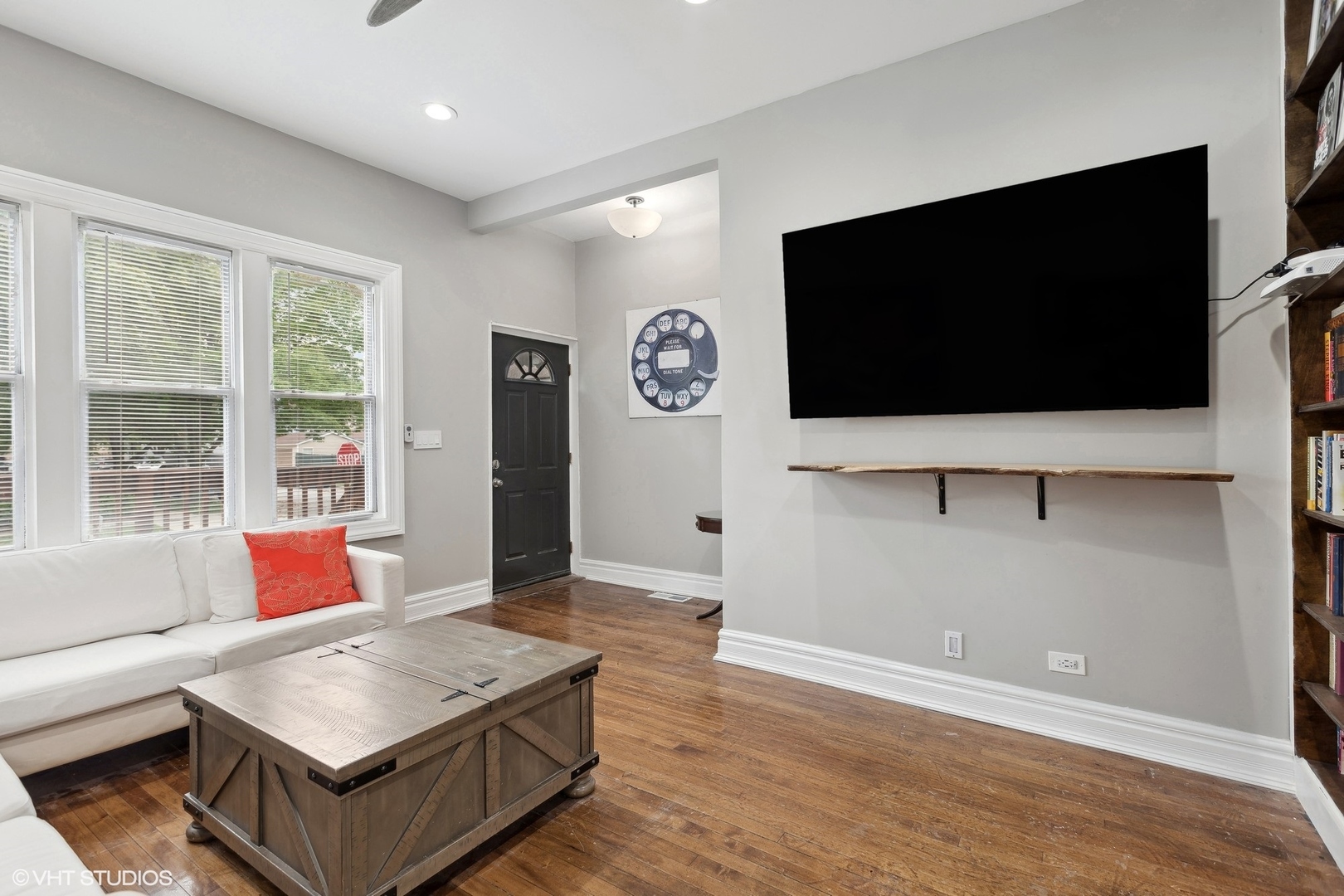 456 West 44th Street, Unit 1 Chicago, IL 60609 - Photo 2 of 19 a living room with furniture and a flat screen tv
