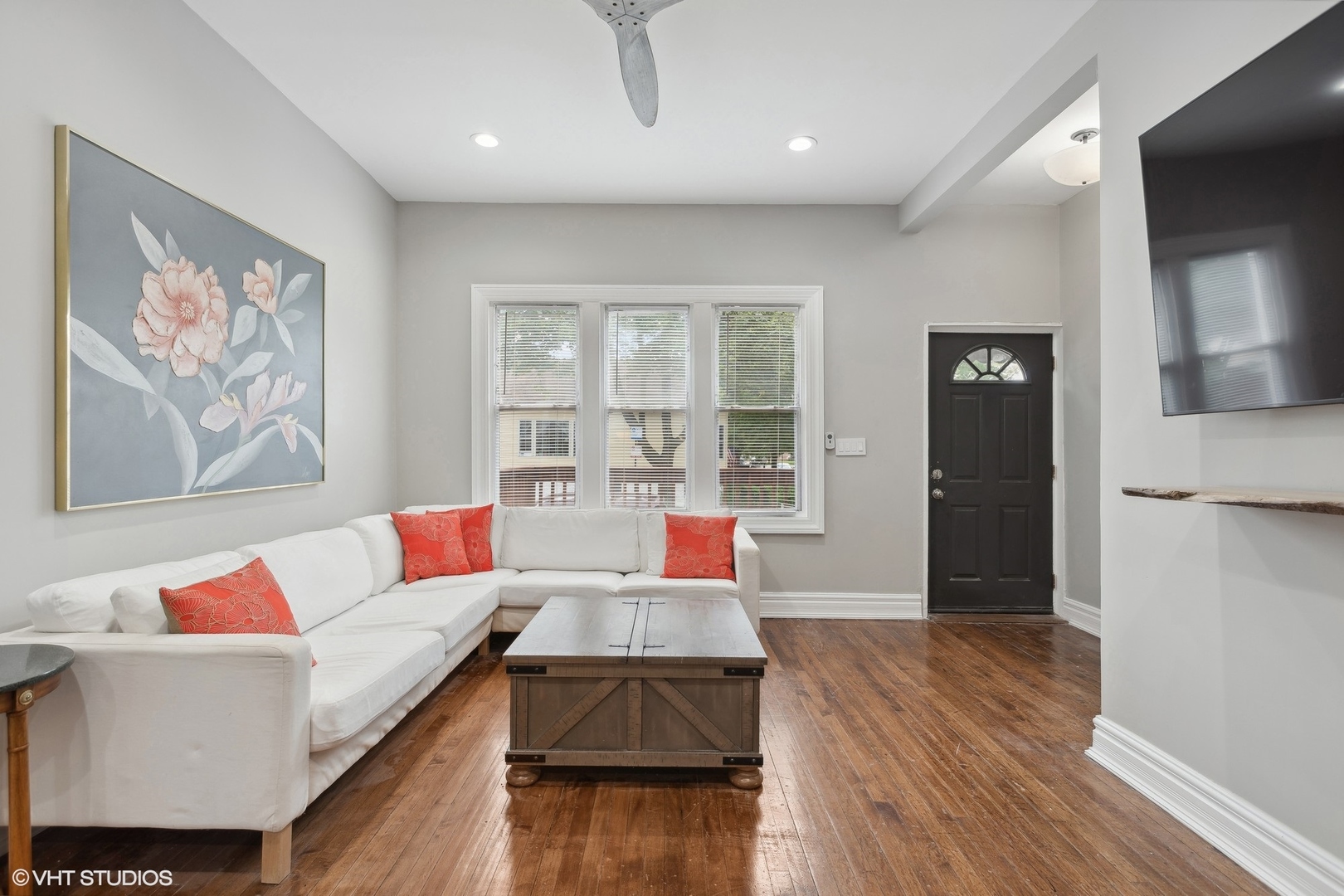 456 West 44th Street, Unit 1 Chicago, IL 60609 - Photo 3 of 19 a living room with furniture and wooden floor