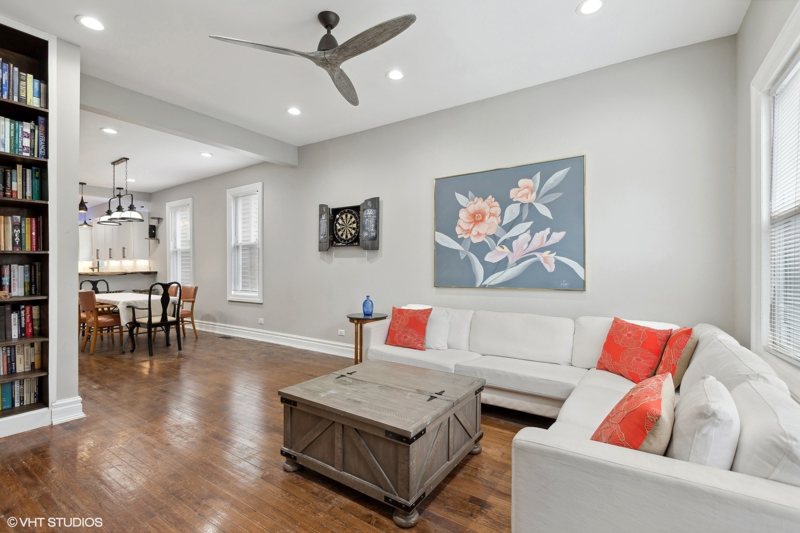 456 West 44th Street, Unit 1 Chicago, IL 60609 - Photo 4 of 19 a living room with furniture and wooden floor