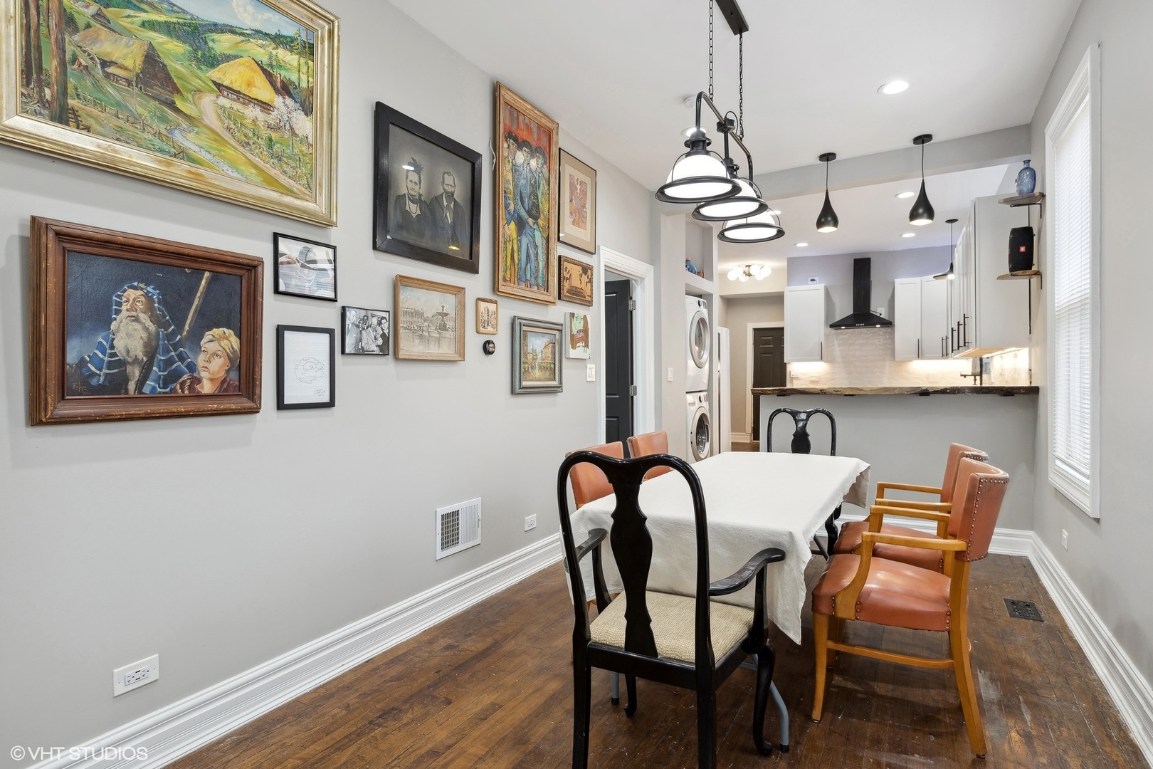 456 West 44th Street, Unit 1 Chicago, IL 60609 - Photo 6 of 19 a dining room with wooden floor and breakfast area