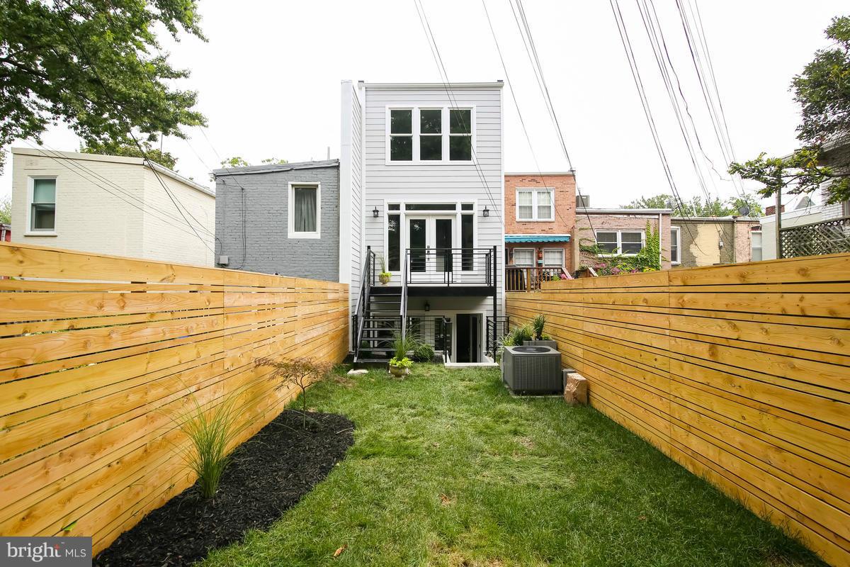 423 7th Street Southeast Washington, DC 20003 - Photo 10 of 29 a view of a house with a backyard