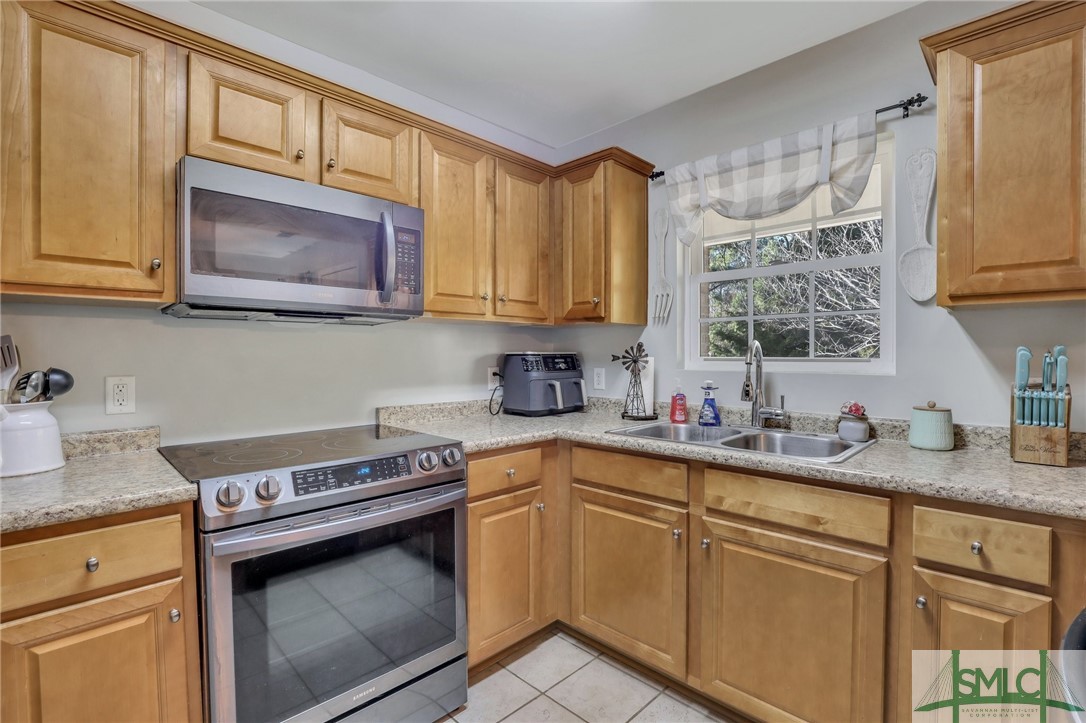 7089 Highway 280 Pembroke, GA 31321 - Photo 12 of 33