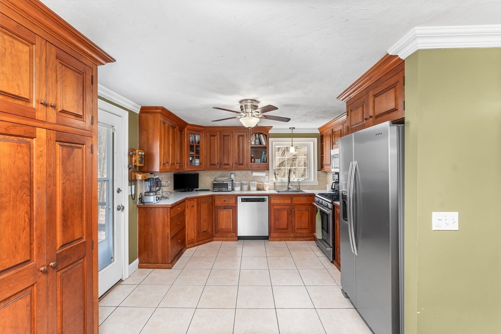 86 Whitney Street Northborough, MA 01532 - Photo 5 of 28