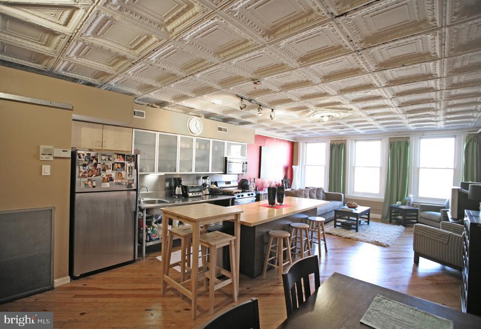 126 Market Street, Unit 3 Philadelphia, PA 19106 - Photo 2 of 12