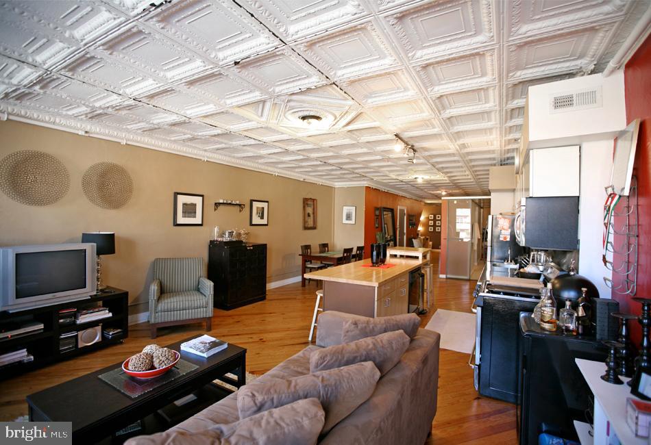 126 Market Street, Unit 3 Philadelphia, PA 19106 - Photo 3 of 12