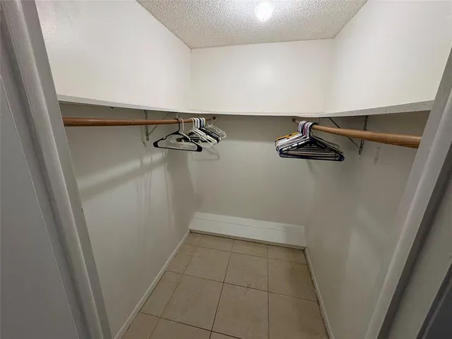 $1,400 | 8130 Sunrise Lakes Boulevard, Unit 308, Sunrise, FL 33322