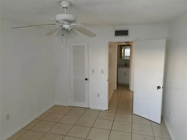 $1,400 | 8130 Sunrise Lakes Boulevard, Unit 308, Sunrise, FL 33322