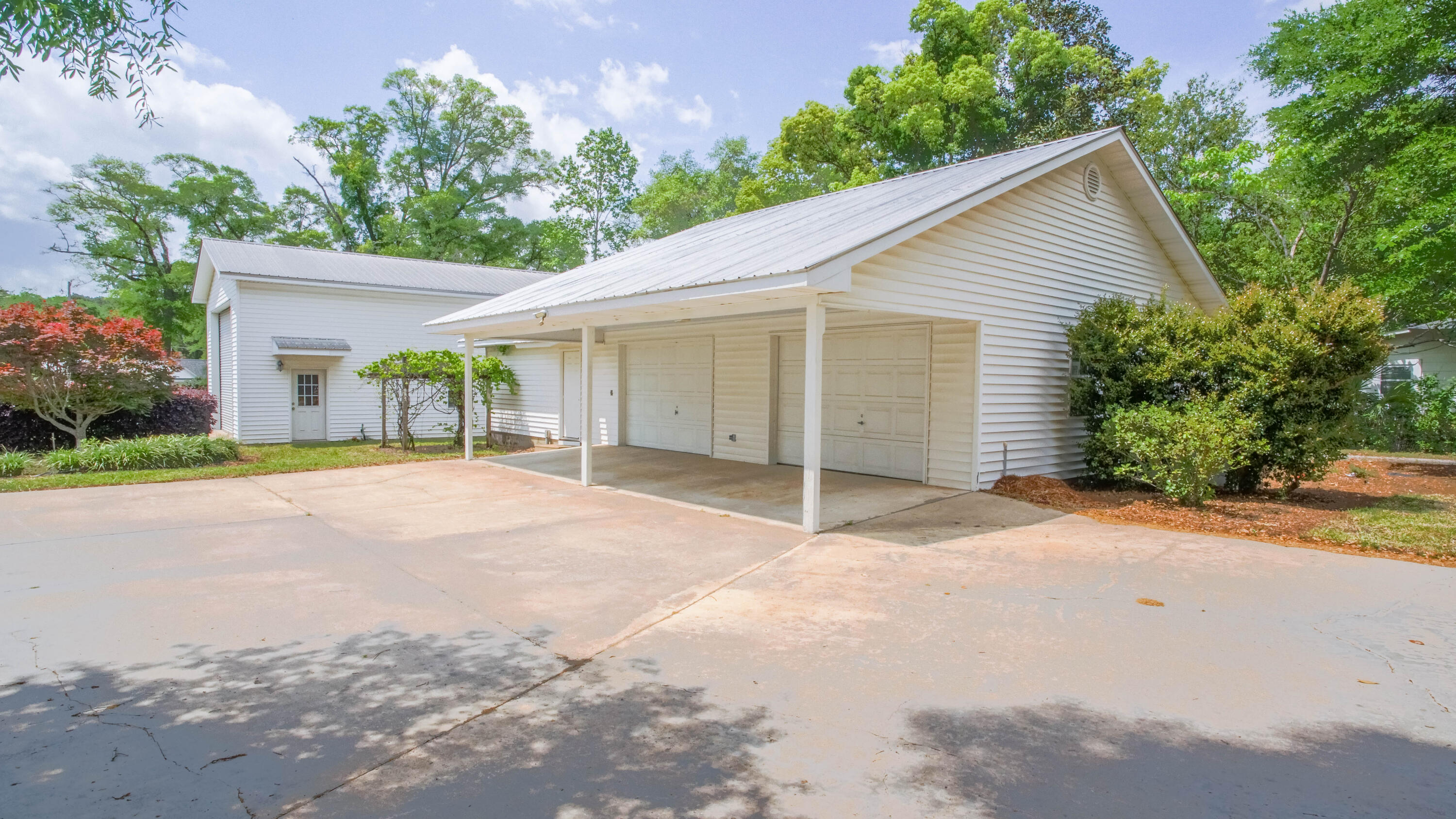 270 South 12th Street DeFuniak Springs, FL 32435 - Photo 12 of 57 a view of backyard of house with garage