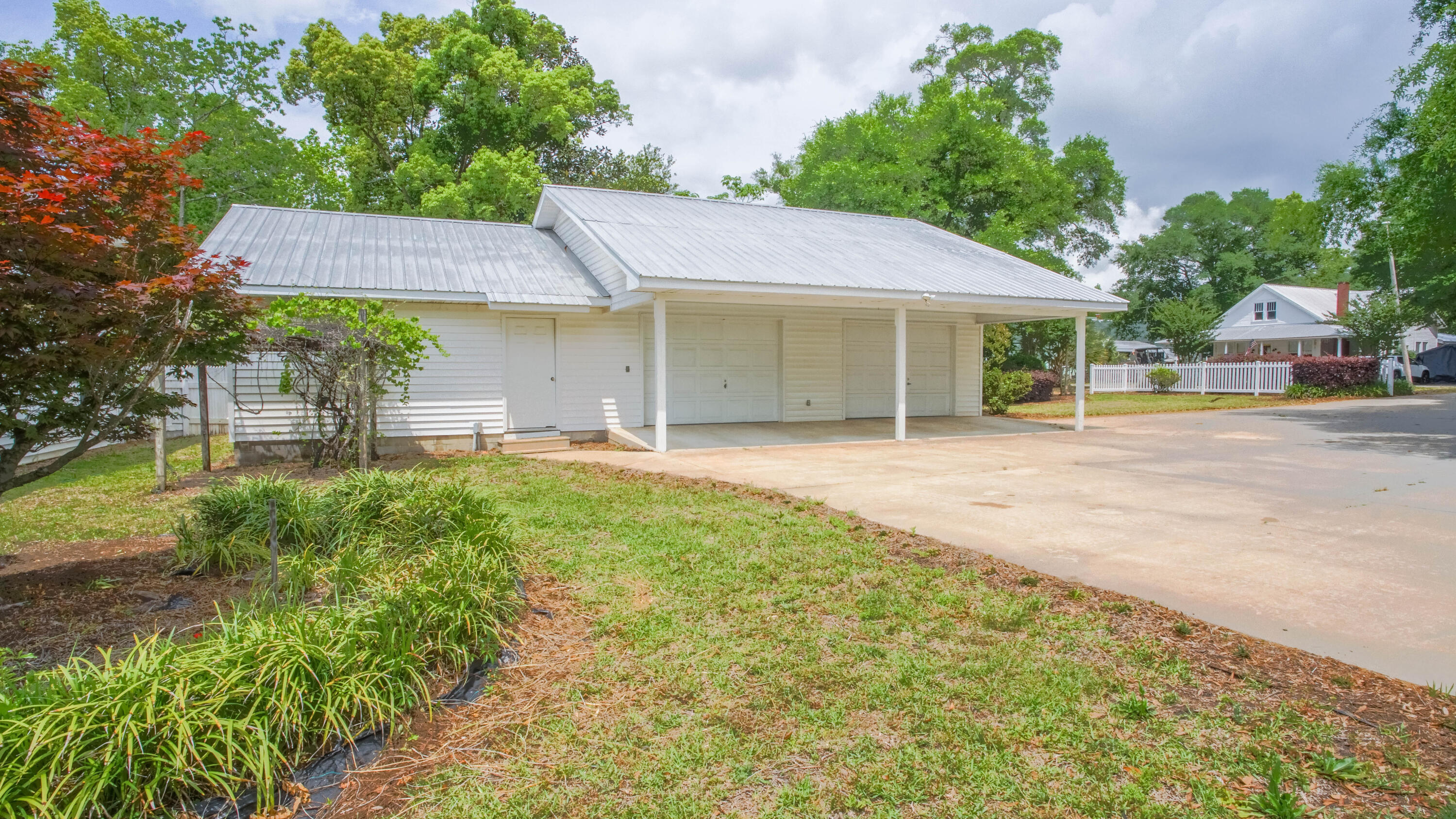 270 South 12th Street DeFuniak Springs, FL 32435 - Photo 8 of 57 a front view of a house with a garden