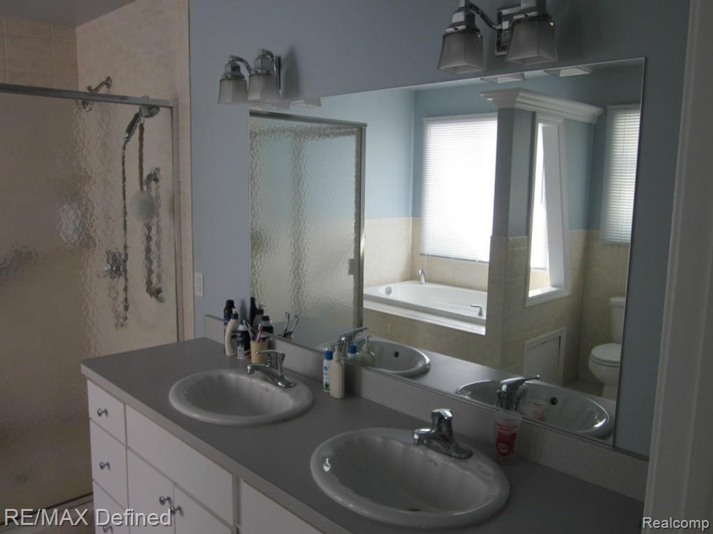 330 Elmhill Road Rochester Hills, MI 48306 - Photo 11 of 27