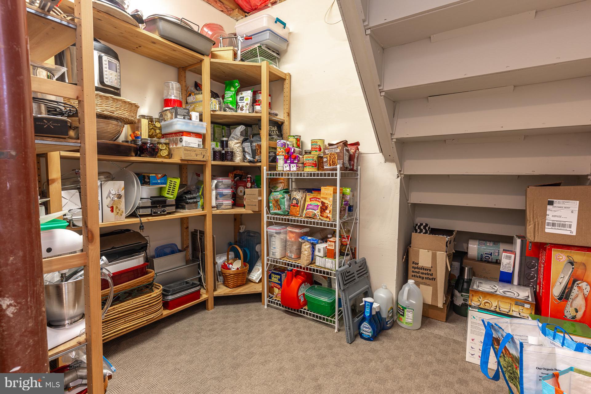 820 Waverly Road Kennett Square, PA 19348 - Photo 37 of 46 a room with lots of books and a store