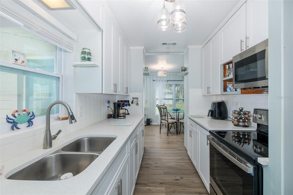 5708 Homecrest Road New Port Richey, FL 34652 - Photo 12 of 62