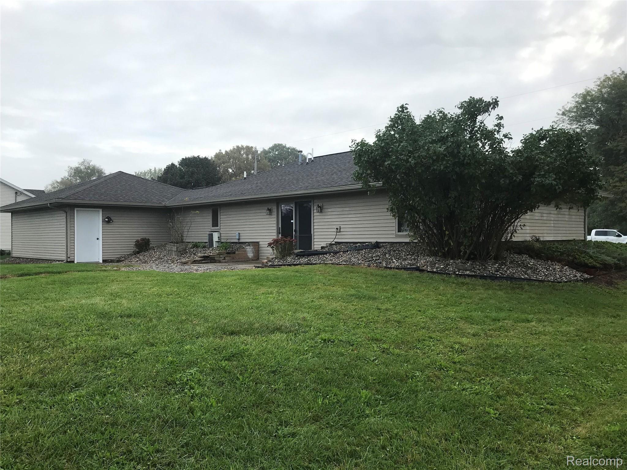 2252 Fraser Road Kawkawlin, MI 48631 - Photo 4 of 25 pic 4.jpg