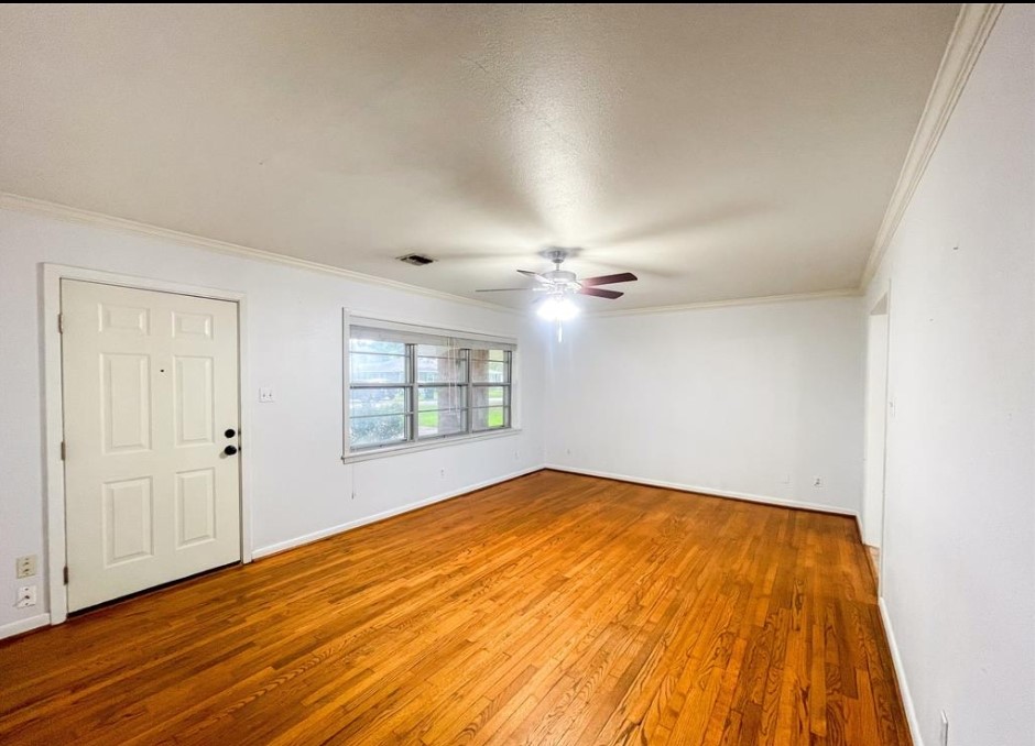 611 Frankie Street Wharton, TX 77488 - Photo 2 of 14 Living Room