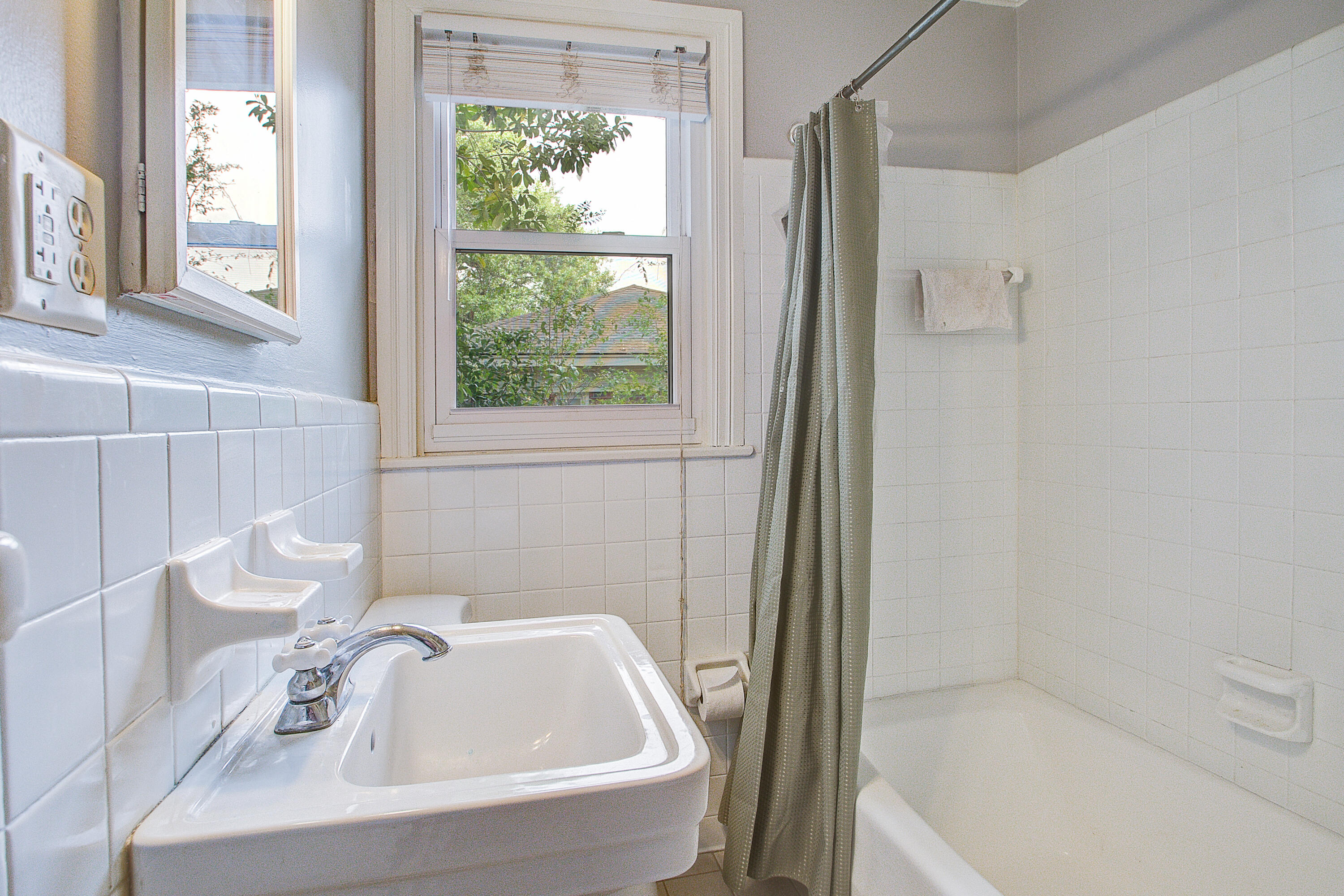 311 Cassina Road Charleston, SC 29407 - Photo 25 of 49 Guest Bath