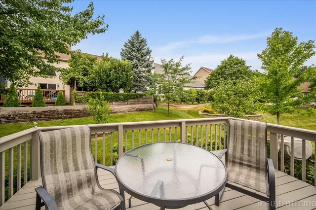 $2,700 | 805 Thornwood Drive, St. Charles, IL 60174