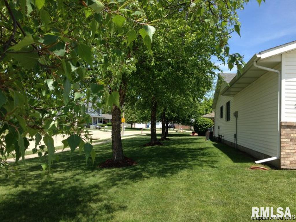 2001 Halifax Drive Springfield, IL 62703 - Photo 3 of 17