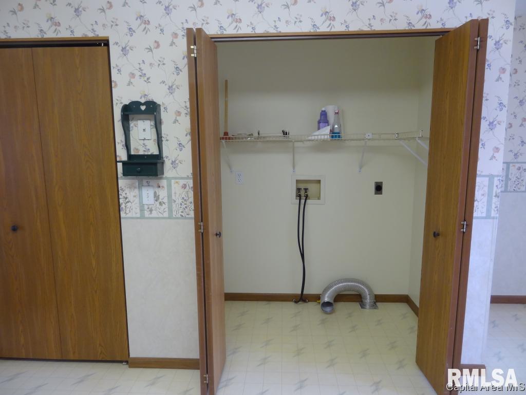 2001 Halifax Drive Springfield, IL 62703 - Photo 5 of 17