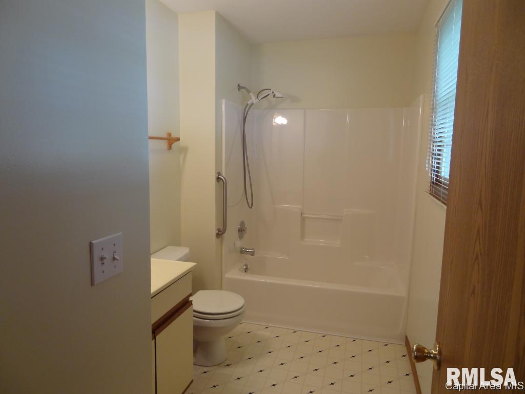 2001 Halifax Drive Springfield, IL 62703 - Photo 8 of 17