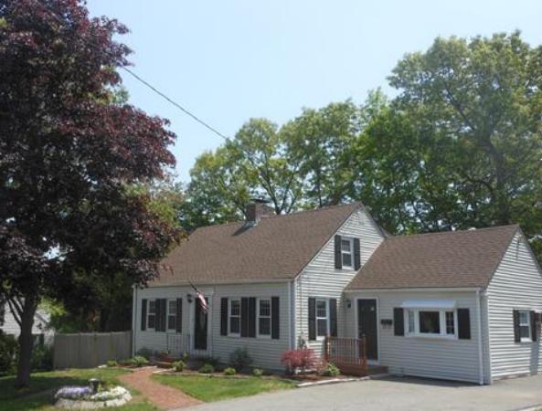 8 Fernwood Road Wakefield, MA 01880 - Photo 2 of 20 Gallery Image 2