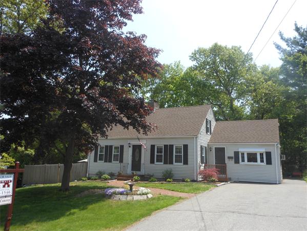 8 Fernwood Road Wakefield, MA 01880 - Photo 3 of 20 Gallery Image 3