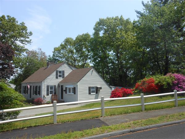 8 Fernwood Road Wakefield, MA 01880 - Photo 4 of 20 Gallery Image 4