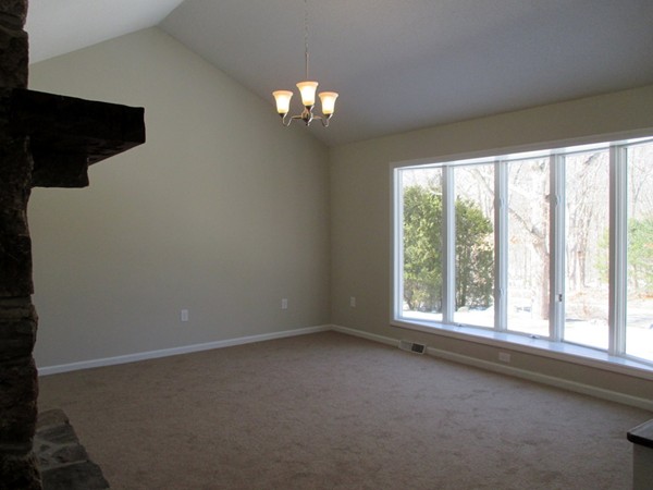 9 Castle Way Westerly, RI 02891 - Photo 3 of 18