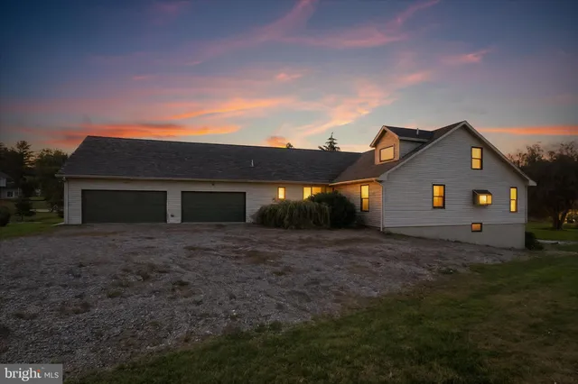 a front view of house with yard