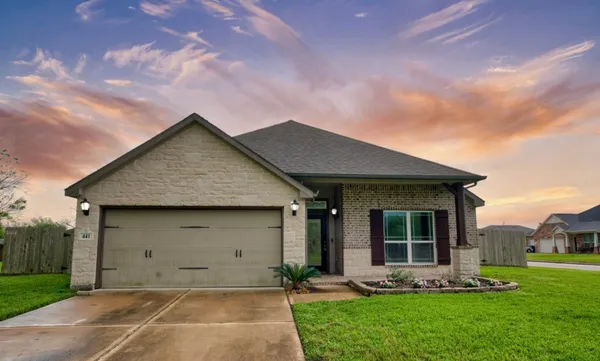 $325,000 | 441 Countryside Drive, West Columbia, TX 77486