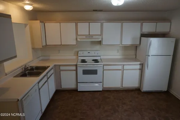 $1,196 | 404 Meadowbrook Lane, Jacksonville, NC 28546