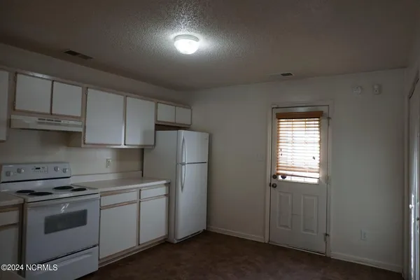 $1,196 | 404 Meadowbrook Lane, Jacksonville, NC 28546