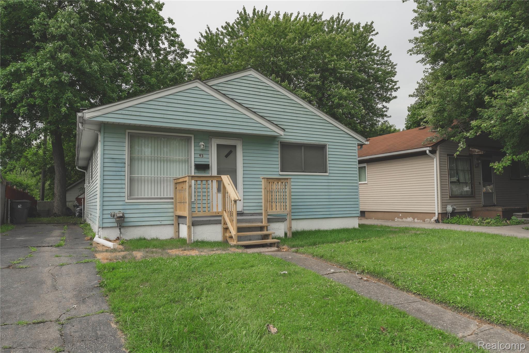 93 West Princeton Avenue Pontiac, MI 48340 - Photo 3 of 31 Single-story residence featuring light blue siding and a light-colored entry door