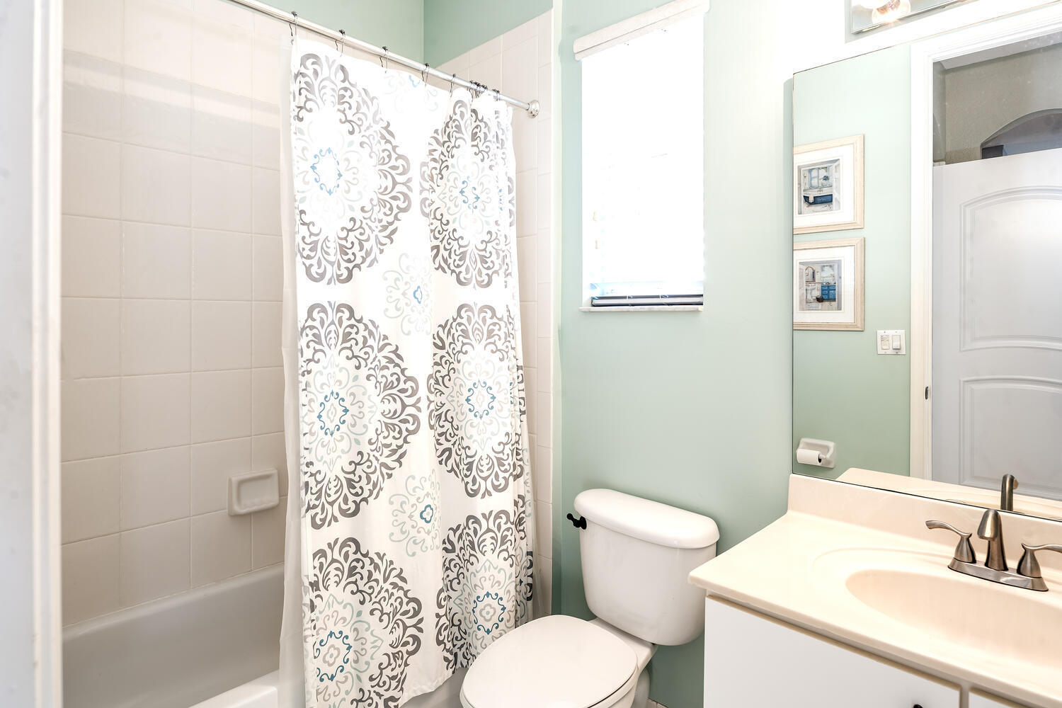 16055 Sims Road, Unit 201 Delray Beach, FL 33484 - Photo 25 of 35 Guest Bathroom
