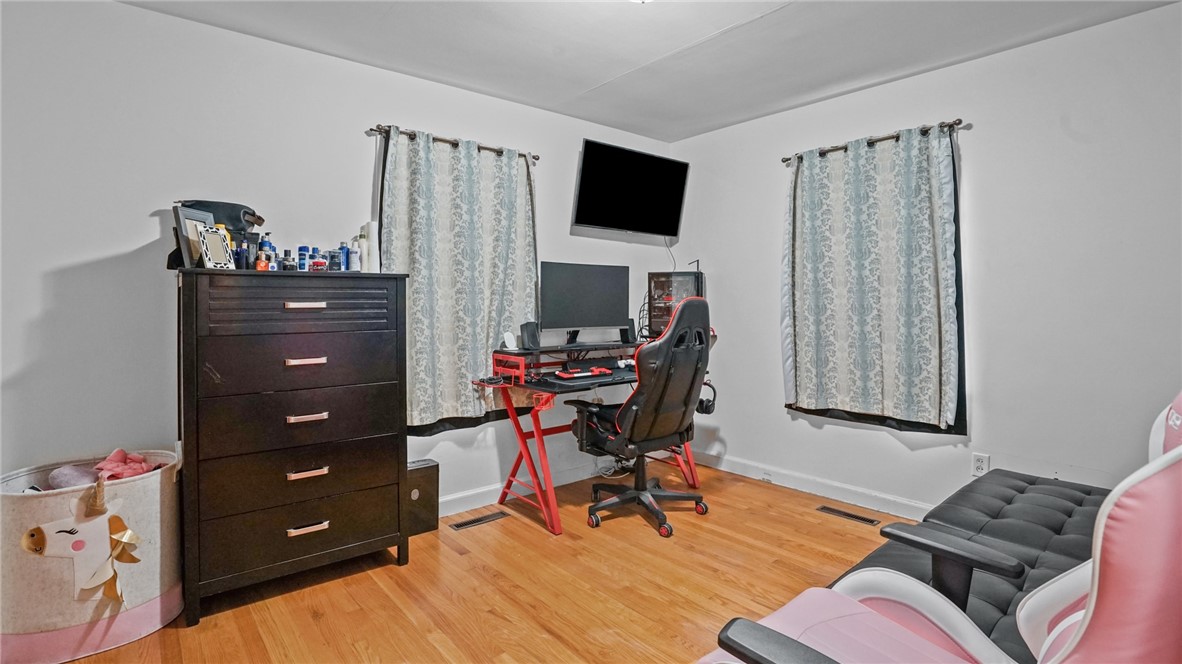 154 Metropolitan Road Providence, RI 02908 - Photo 24 of 31 Gallery Image 24