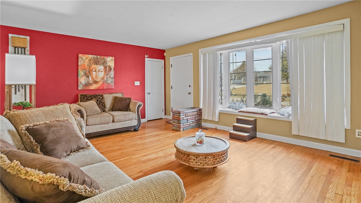 154 Metropolitan Road Providence, RI 02908 - Photo 5 of 31 Gallery Image 5