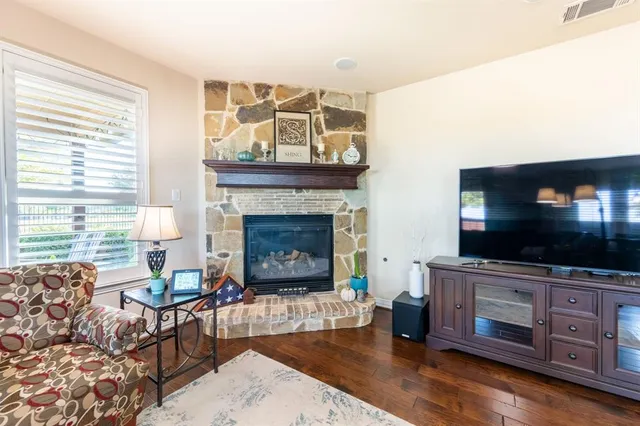 $575,000 | 810 Miramar Drive, Rockwall, TX 75087