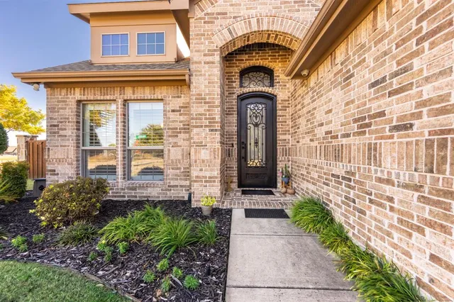 $575,000 | 810 Miramar Drive, Rockwall, TX 75087