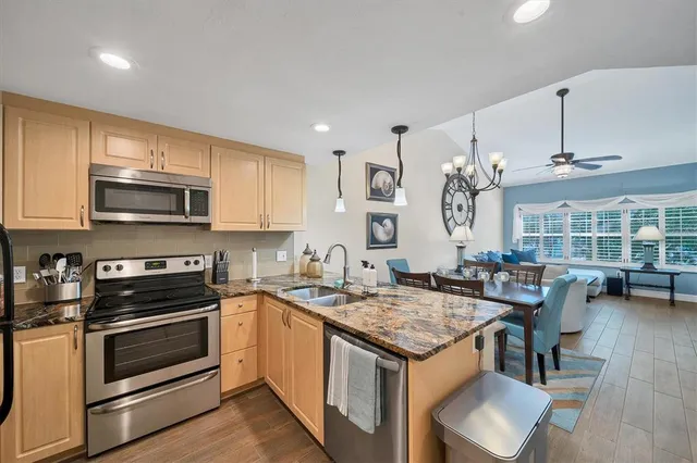 $4,000 | 3401 54th Drive West, Unit 202, Bradenton, FL 34210