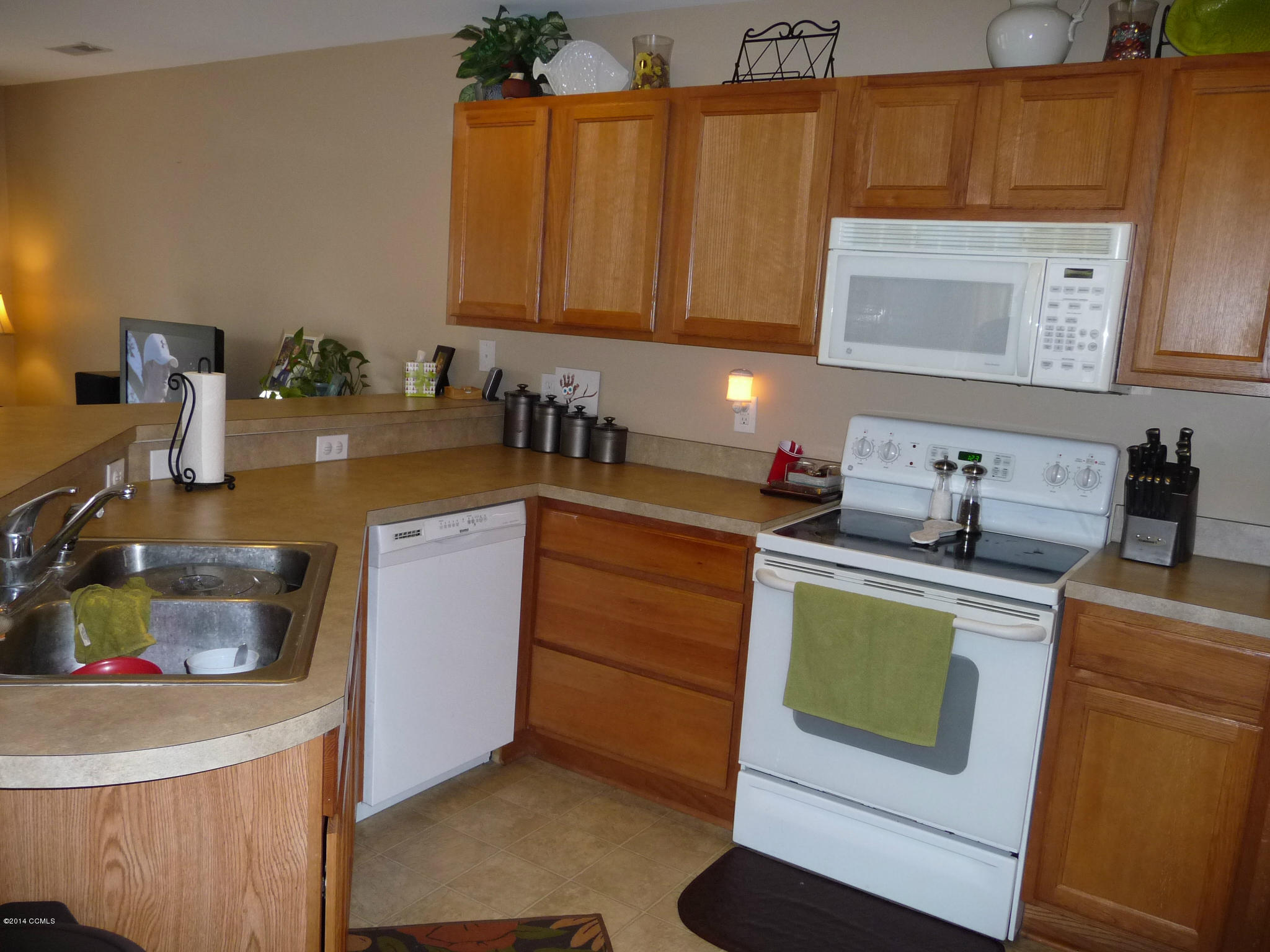 2102 Mayberry Loop Road Morehead City, NC 28557 - Photo 3 of 28 Kitchen