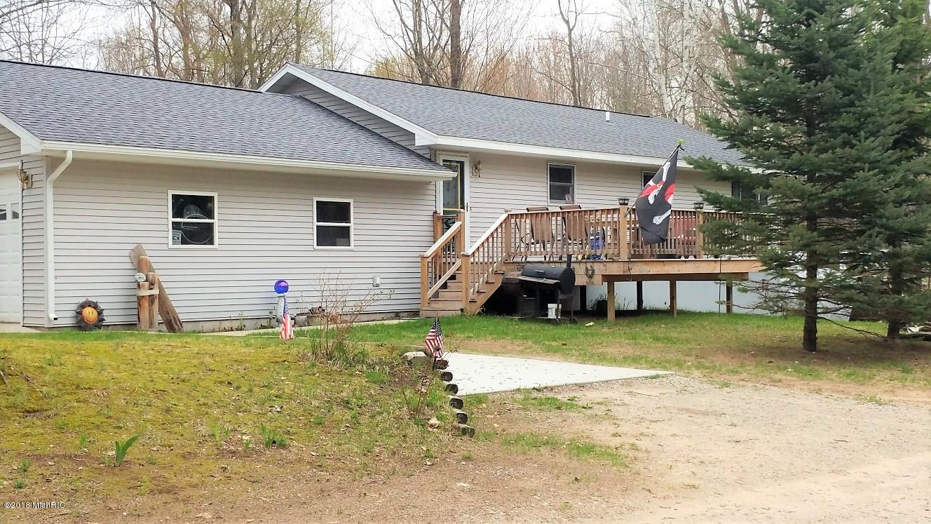 4490 Tamarack Road Ludington, MI 49431 - Photo 1 of 39 Frontyard