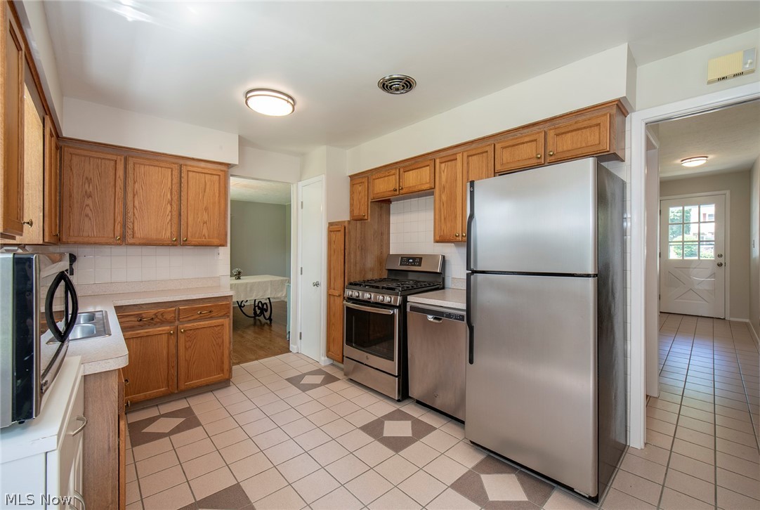 28005 Knickerbocker Road Bay Village, OH 44140 - Photo 6 of 25 Ample kitchen.