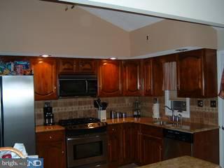 33 Sycamore Way Hamilton Square, NJ 08690 - Photo 2 of 6