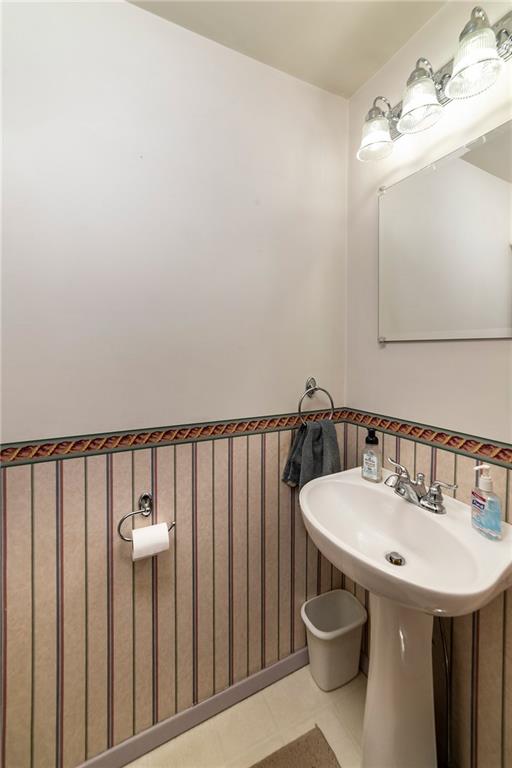 180 Holly Place Road Mount Pleasant, PA 15666 - Photo 9 of 23 1ST FLOOR HALF BATH.