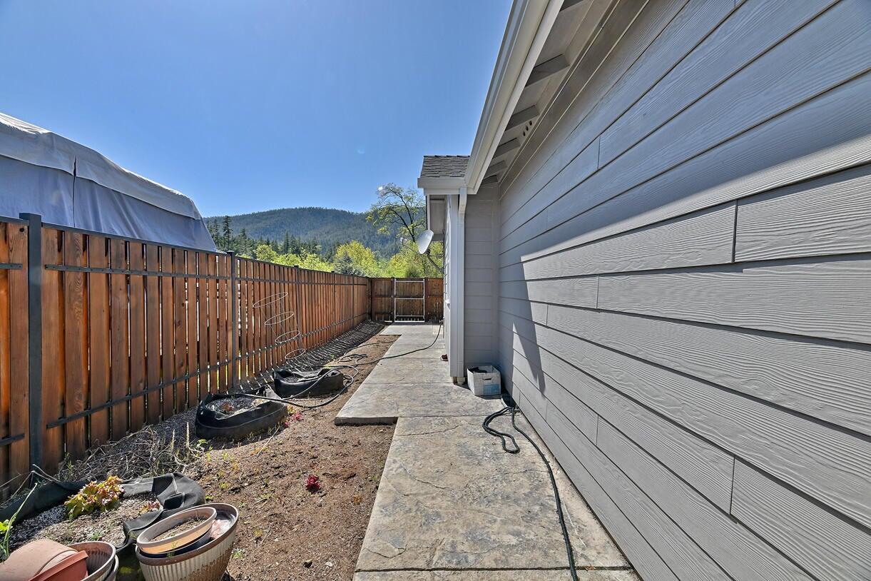 243 Retirement Lane Cave Junction, OR 97523 - Photo 44 of 62 20250423182149661631000000-o