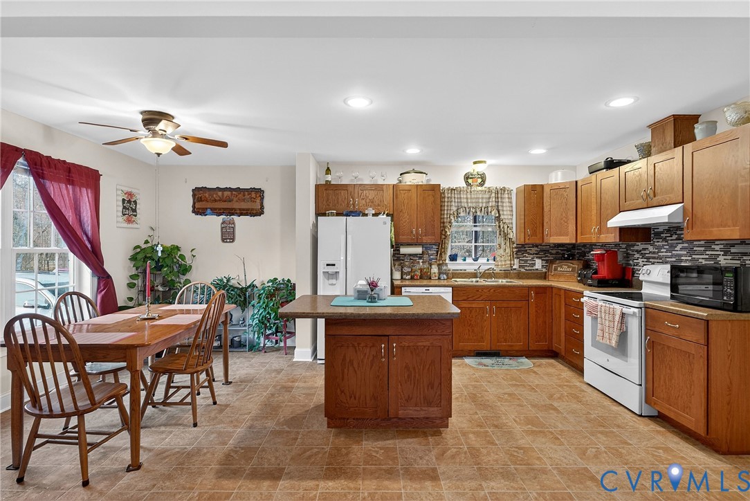 709 Powcan Road Dunnsville, VA 22454 - Photo 4 of 38