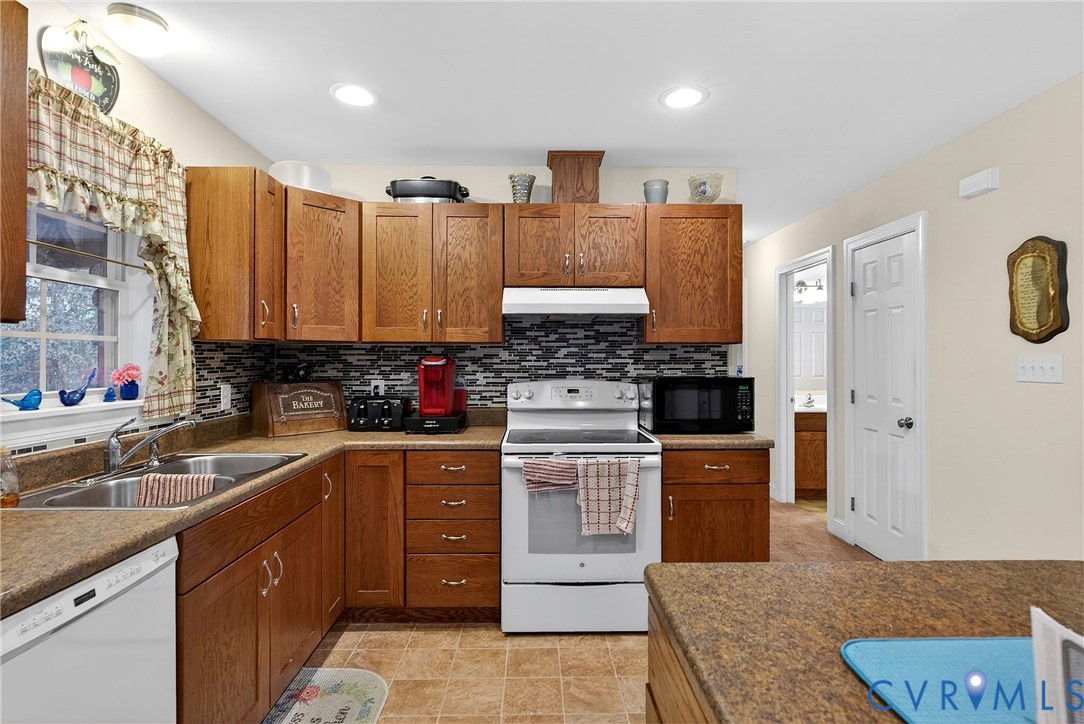 709 Powcan Road Dunnsville, VA 22454 - Photo 5 of 38