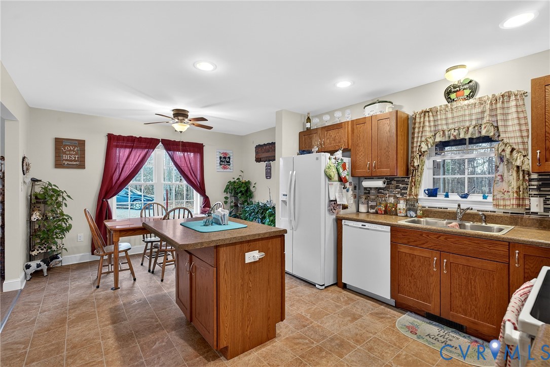 709 Powcan Road Dunnsville, VA 22454 - Photo 7 of 38