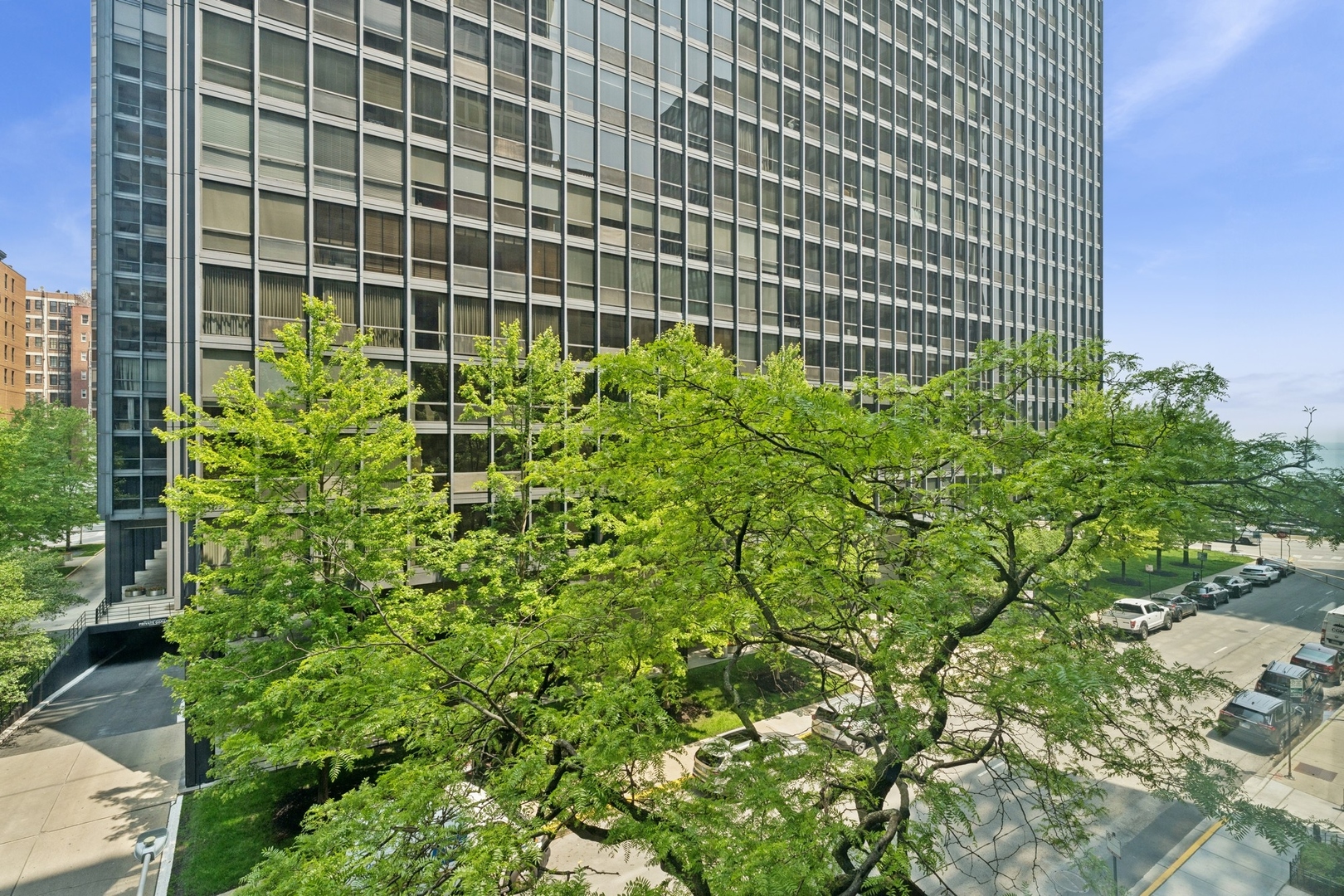 253 East Delaware Place, Unit 4D Chicago, IL 60611 - Photo 6 of 14 a view of a building