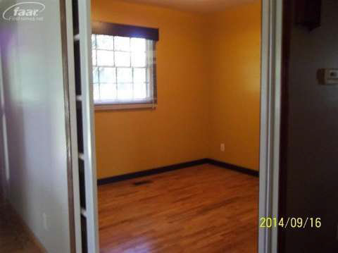 4350 South Genesee Road Grand Blanc, MI 48439 - Photo 9 of 15 20421156-8.JPG