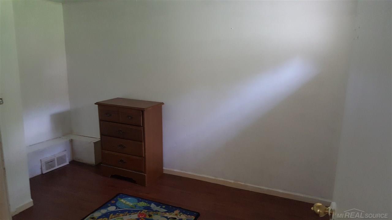 3709 Bendelow Road Rochester, MI 48307 - Photo 6 of 22 31291045-5.JPG